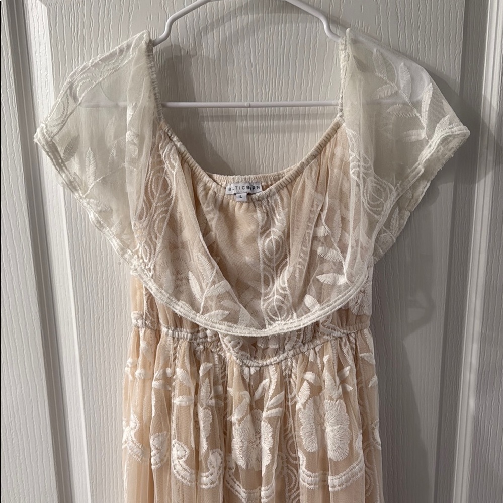Elegant Cream Lace Dress
